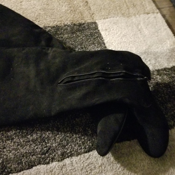 Knee high wide leg black boots - Picture 2 of 6